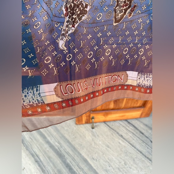 Louis Vuitton silk stole. Used. - Picture 2 of 8